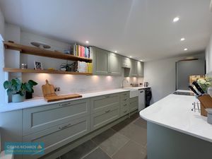 Kitchen- click for photo gallery